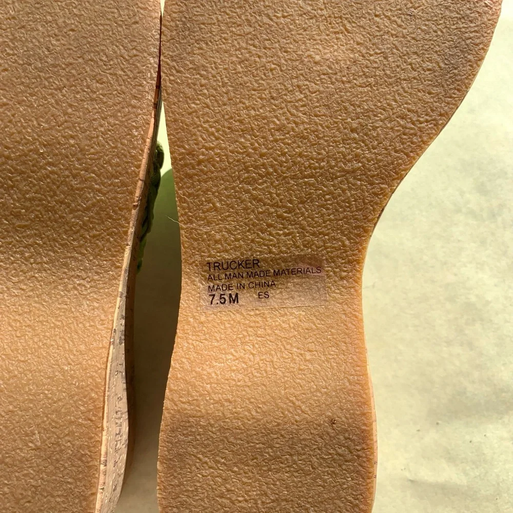 Mudd Women’s Size 7.5W Green Floral Open Toe Cork Wedge Platform Slip On Sandals - Picture 3 of 10